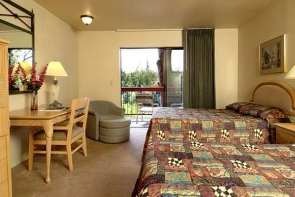 THE RIVERSIDE INN (Grants Pass)